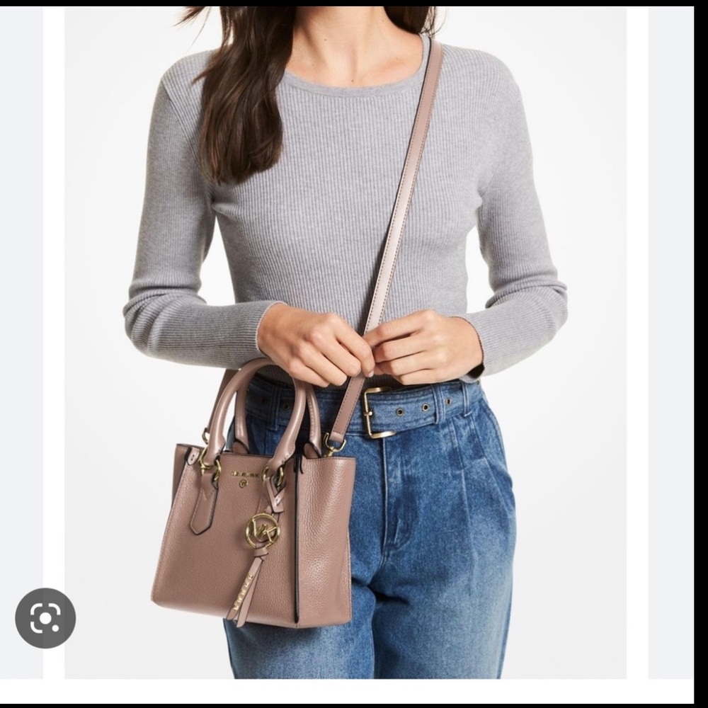 *******SOLD*******Michael Kors Kris